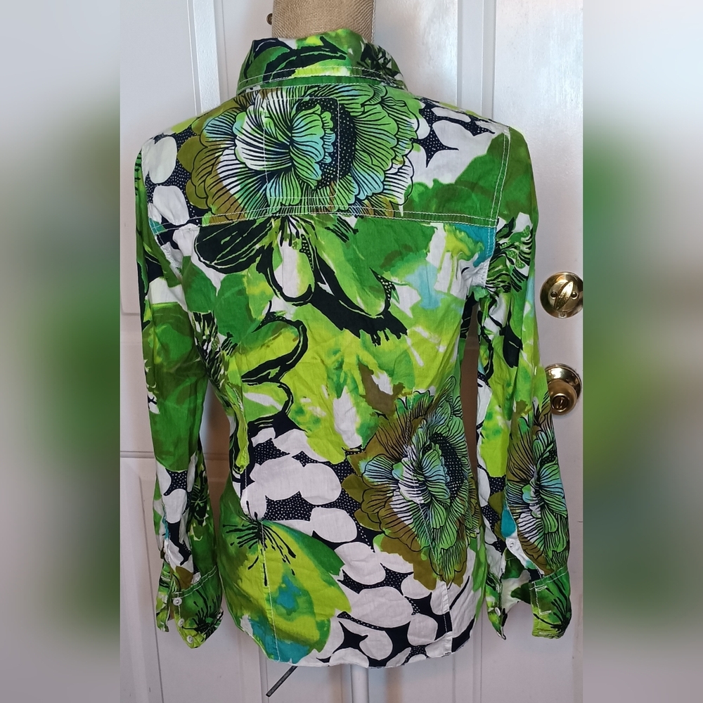 Cino Floral Green and White Women's Top - Picture 3 of 7
